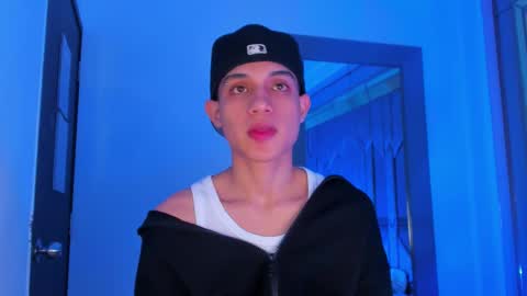 Snapshot of sebax_00 chatting on March 21, 3:44 am Sebastian online show from March 21, 3:44 am