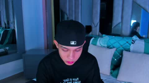 Snapshot of sebax_00 chatting on March 29, 8:31 pm Sebastian online show from March 29, 8:31 pm