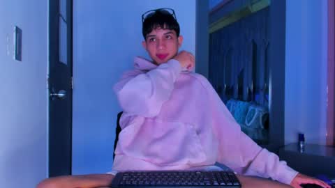 Snapshot of sebax_00 chatting on March 30, 8:43 pm Sebastian online show from March 30, 8:43 pm