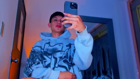 Snapshot of sebax_00 chatting on April 2, 4:10 am Sebastian online show from April 2, 4:10 am