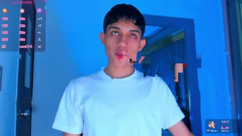 Snapshot of sebax_00 chatting on April 2, 8:28 pm Sebastian online show from April 2, 8:28 pm