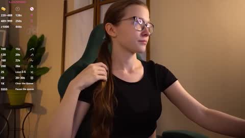 Snapshot of second_aid chatting on October 13, 5:40 am Brenda online show from October 13, 5:40 am