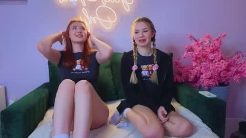 Snapshot of secret_materialz chatting on November 17, 8:42 am secret_materialz online show from November 17, 8:42 am