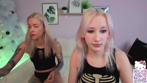 Snapshot of secret_materialz chatting on January 9, 8:28 am secret_materialz online show from January 9, 8:28 am