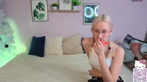 Snapshot of secret_materialz chatting on January 11, 9:25 am secret_materialz online show from January 11, 9:25 am