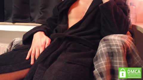 Snapshot of secret_phil chatting on February 4, 6:27 pm maybe Phil online show from February 4, 6:27 pm