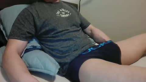 Snapshot of secretbro1 chatting on November 24, 6:02 am secretbro1 online show from November 24, 6:02 am