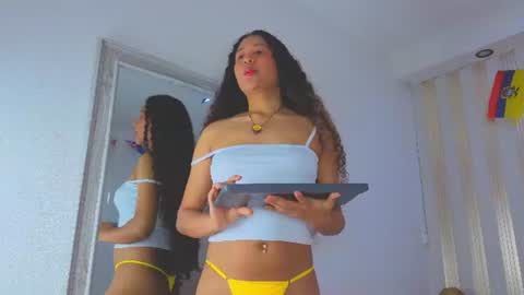 Snapshot of secretestrella chatting on June 27, 3:00 am secretestrell online show from June 27, 3:00 am
