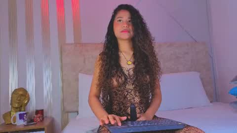 Snapshot of secretestrella chatting on July 30, 4:22 am secretestrell online show from July 30, 4:22 am