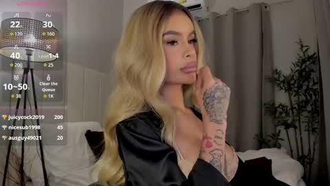Snapshot of secrets_bae chatting on May 2, 12:43 pm secrets_bae online show from May 2, 12:43 pm