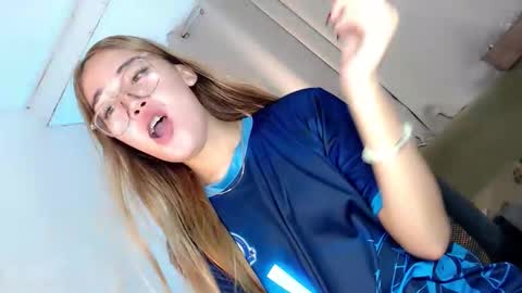 seducing_angela online show from October 21, 12:55 am