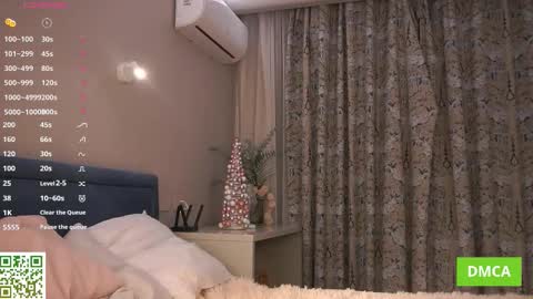 Snapshot of seductique chatting on February 3, 4:12 pm Mia online show from February 3, 4:12 pm