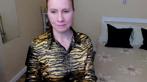 Snapshot of seductive_foxy_ chatting on September 26, 8:40 am seductive_foxy_ online show from September 26, 8:40 am