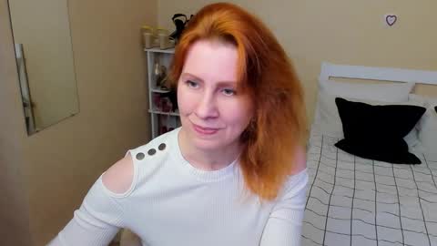 Snapshot of seductive_foxy_ chatting on September 27, 8:25 pm seductive_foxy_ online show from September 27, 8:25 pm