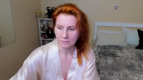 Snapshot of seductive_foxy_ chatting on September 29, 1:11 am seductive_foxy_ online show from September 29, 1:11 am