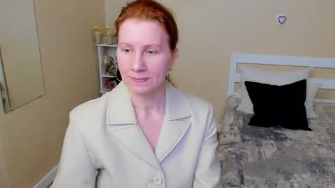 Snapshot of seductive_foxy_ chatting on September 30, 3:39 pm seductive_foxy_ online show from September 30, 3:39 pm