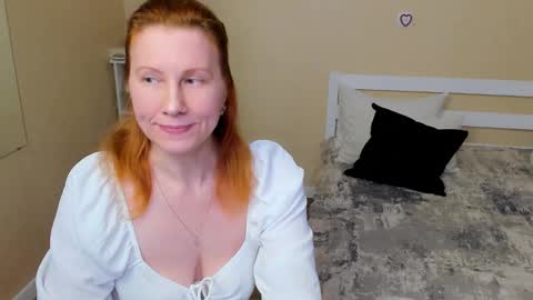 Snapshot of seductive_foxy_ chatting on October 7, 5:59 am seductive_foxy_ online show from October 7, 5:59 am