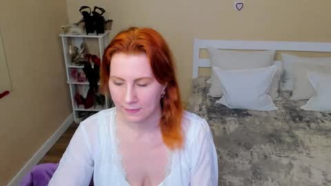 Snapshot of seductive_foxy_ chatting on October 24, 1:29 pm seductive_foxy_ online show from October 24, 1:29 pm