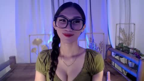 Snapshot of seductive_kimxxx chatting on April 24, 6:16 am your miss universe kim online show from April 24, 6:16 am