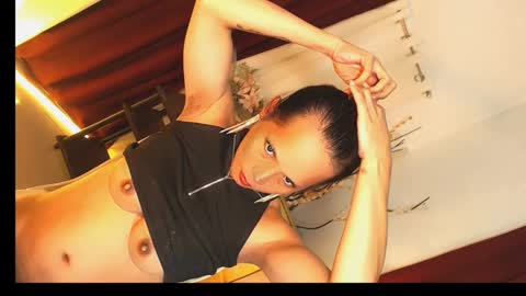 Snapshot of seductive_nicki chatting on December 14, 1:39 am seductive_nicki online show from December 14, 1:39 am