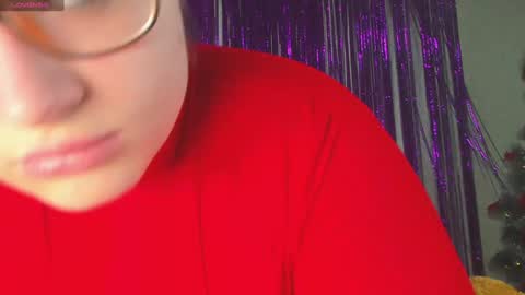 Snapshot of seductive_she_wolf chatting on January 6, 9:19 am seductive_she_wolf online show from January 6, 9:19 am