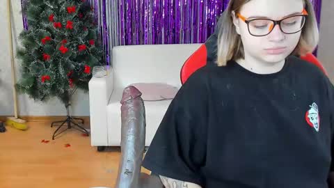 Snapshot of seductive_she_wolf chatting on February 3, 11:20 am seductive_she_wolf online show from February 3, 11:20 am