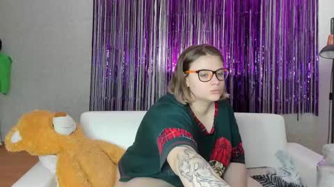 Snapshot of seductive_she_wolf chatting on February 16, 12:30 am seductive_she_wolf online show from February 16, 12:30 am