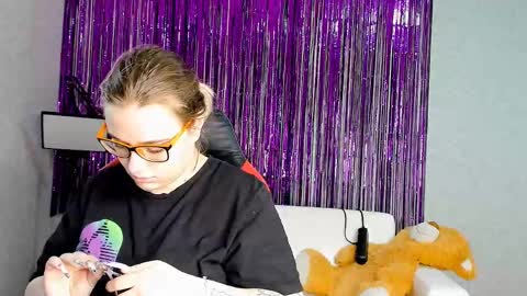 Snapshot of seductive_she_wolf chatting on March 10, 6:59 am seductive_she_wolf online show from March 10, 6:59 am