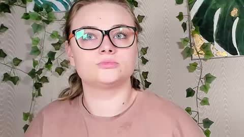 Snapshot of seductive_she_wolf chatting on October 18, 7:03 pm seductive_she_wolf online show from October 18, 7:03 pm