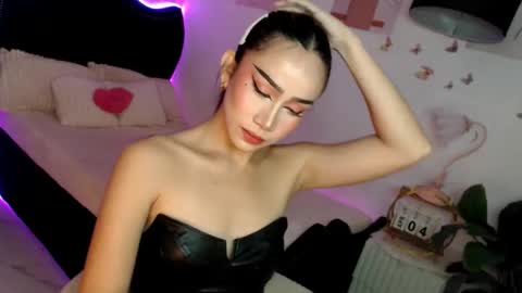 Snapshot of seductive_vana chatting on April 4, 10:46 am Vanessa online show from April 4, 10:46 am