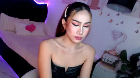 Snapshot of seductive_vana chatting on April 6, 3:57 pm Vanessa online show from April 6, 3:57 pm
