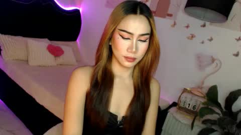 Snapshot of seductive_vana chatting on April 16, 1:06 am Vanessa online show from April 16, 1:06 am