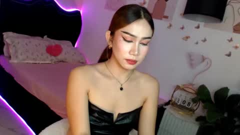 Snapshot of seductive_vana chatting on May 7, 10:37 pm Vanessa online show from May 7, 10:37 pm