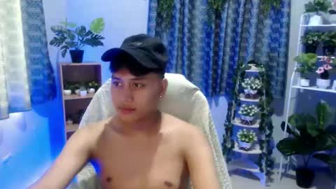 Snapshot of seductivee_bigcock chatting on October 25, 8:33 am John online show from October 25, 8:33 am