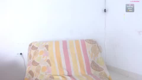 Estefany online show from April 28, 12:21 pm