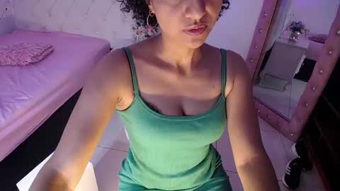 Snapshot of seductress_malia chatting on October 14, 1:45 pm seductress_malia online show from October 14, 1:45 pm