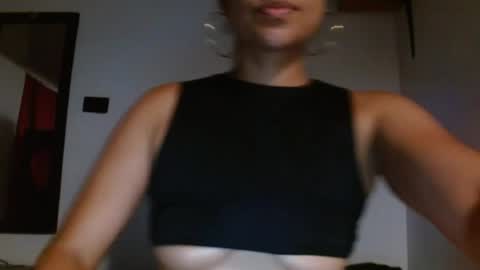 Snapshot of seductress_malia chatting on July 10, 5:23 am seductress_malia online show from July 10, 5:23 am