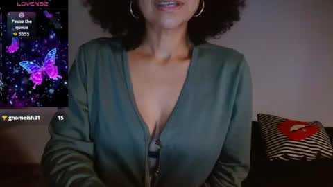 Snapshot of seductress_malia chatting on July 14, 2:05 am seductress_malia online show from July 14, 2:05 am