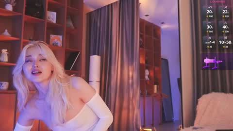 Snapshot of seduza_hyun chatting on October 8, 9:56 pm Chia online show from October 8, 9:56 pm