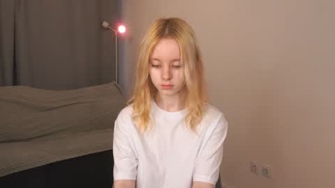 Snapshot of seebunny chatting on June 7, 4:22 pm See Its honey bunny im Lana online show from June 7, 4:22 pm