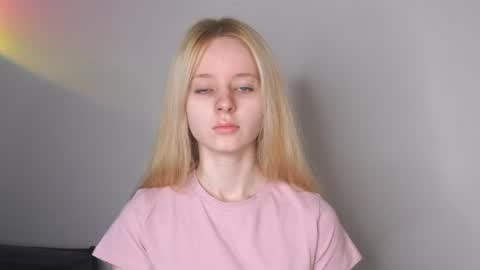 Snapshot of seebunny chatting on June 9, 4:07 pm See Its honey bunny im Lana online show from June 9, 4:07 pm