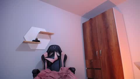 Yeyis  online show from January 21, 5:38 am