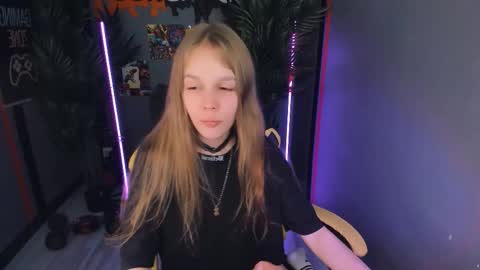Snapshot of selen_hells_weet chatting on September 12, 5:46 pm Selena online show from September 12, 5:46 pm