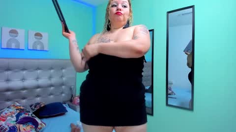 Snapshot of selena_castillo chatting on January 5, 1:15 pm Selena online show from January 5, 1:15 pm
