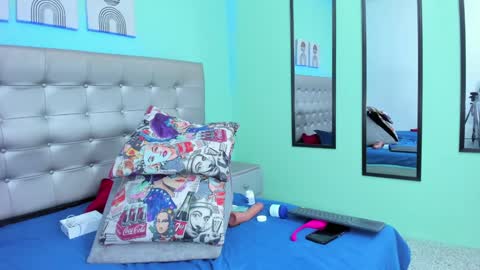 Snapshot of selena_castillo chatting on January 21, 6:11 am Selena online show from January 21, 6:11 am