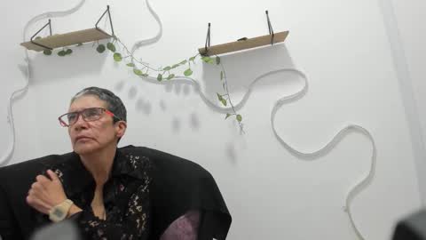 Selena online show from November 18, 6:56 pm