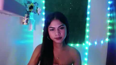 Snapshot of selena_fox2000 chatting on April 18, 11:05 pm selena_fox2000 online show from April 18, 11:05 pm
