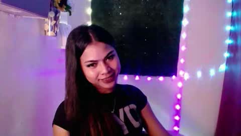 Snapshot of selena_fox2000 chatting on April 21, 5:03 am selena_fox2000 online show from April 21, 5:03 am