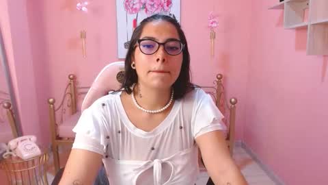 Snapshot of selena_g_x chatting on March 19, 8:35 pm PVT 12TK 02PM - 9PM COLOMBIA online show from March 19, 8:35 pm