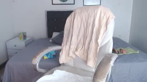 Selena online show from March 8, 4:33 pm